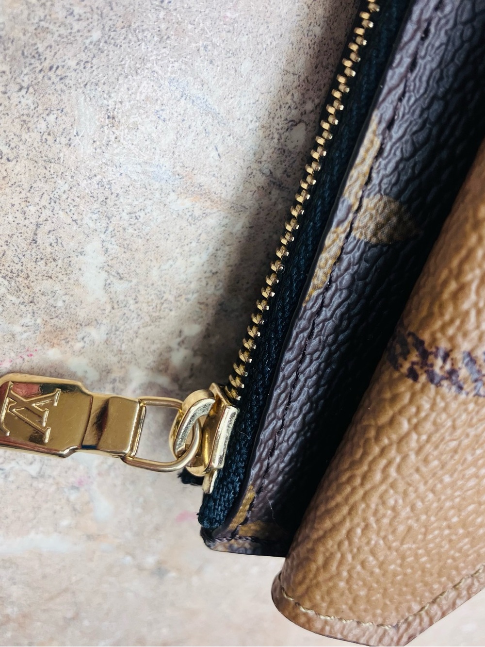 Louis Vuitton Recto Verso Reverse Monogram - Picture 3 of 8